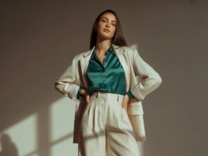 biustonosz do sukienki z odkrytymi plecami