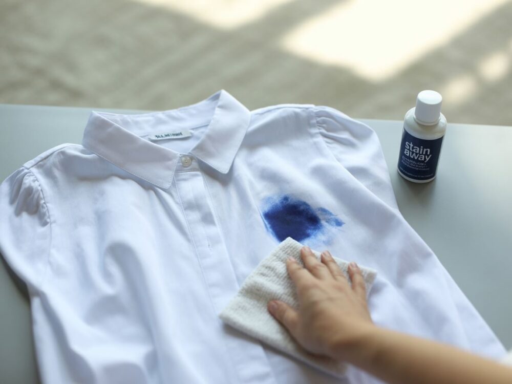 czyszczenie bluzki z tuszu