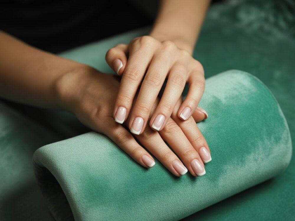 eleganckie dłonie z manicure