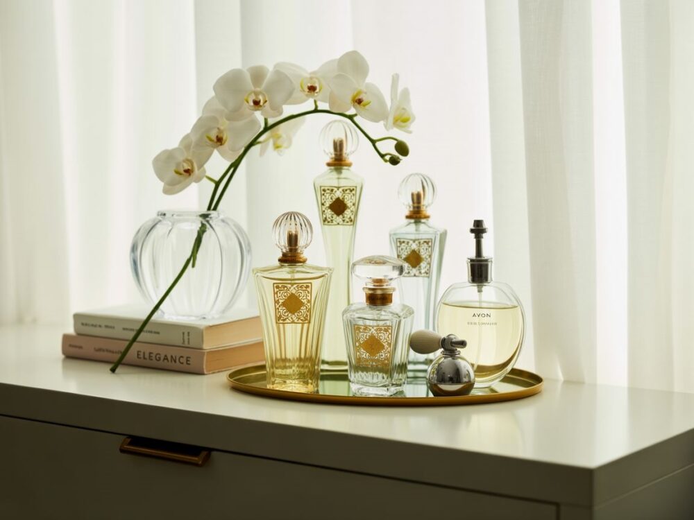 eleganckie perfumy na tle pastelowym