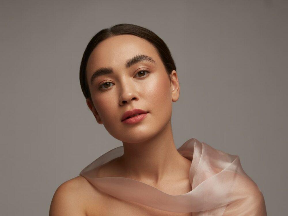 idealny kształt brwi