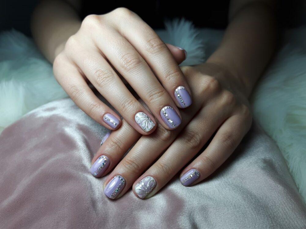 kolorowe lakiery do paznokci