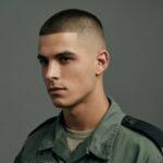 krótka fryzura wojskowa