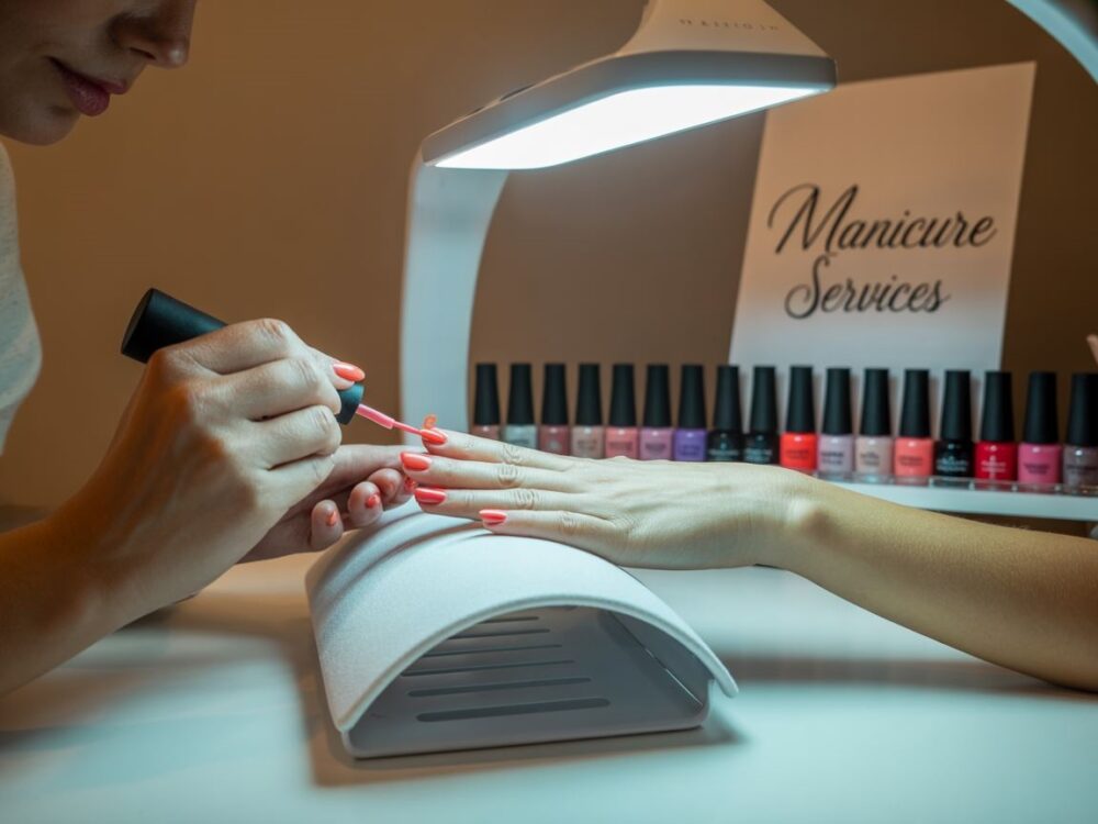 manicure hybrydowy