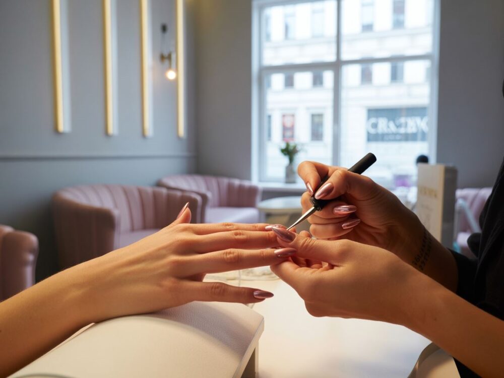 nowoczesny manicure