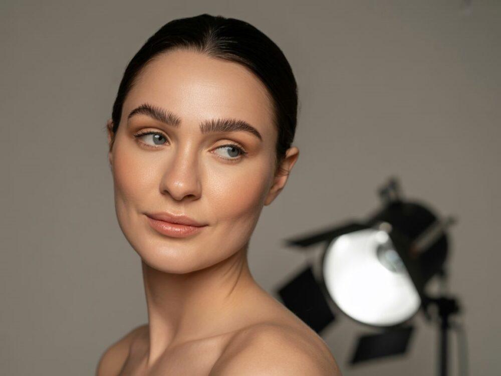 stylizacja brwi okrągła twarz