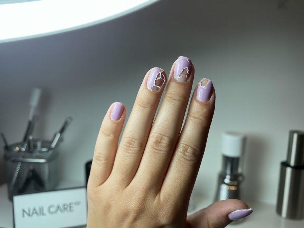 uszkodzona płytka paznokcia